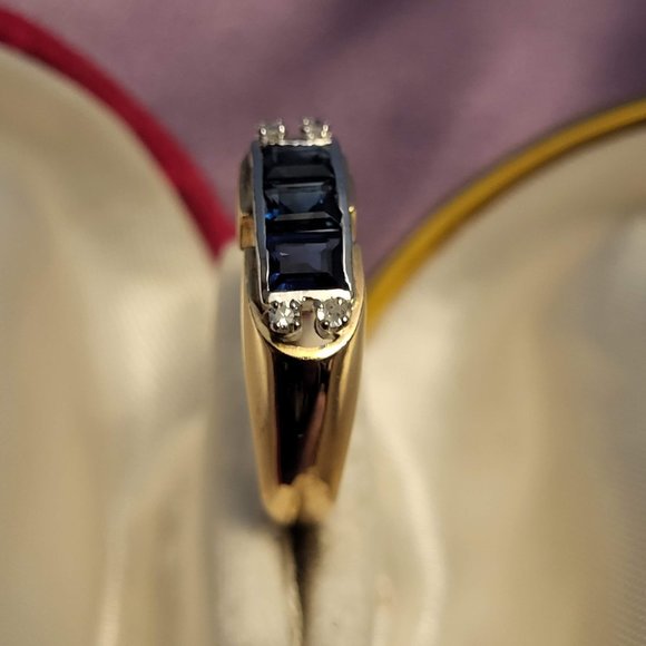 14K Gold Ring with saphire and diamonds - Picture 5 of 16